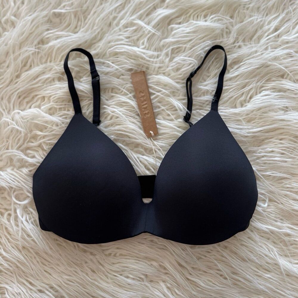 Skims Wireless Form Pushup Plunge Bra Onyx Size 32D